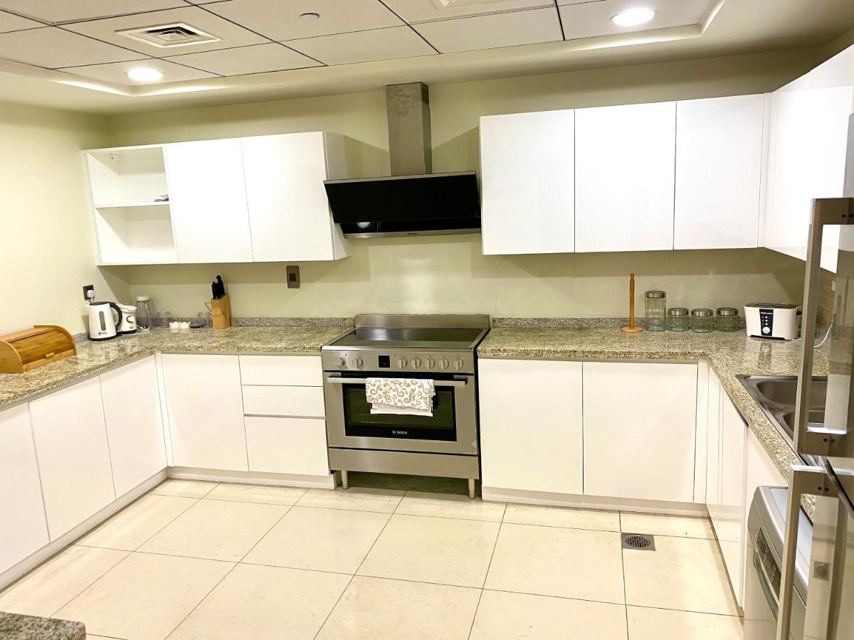 Spacious 4 Bd Apartment With Amazing Sea View Dubai Exterior photo